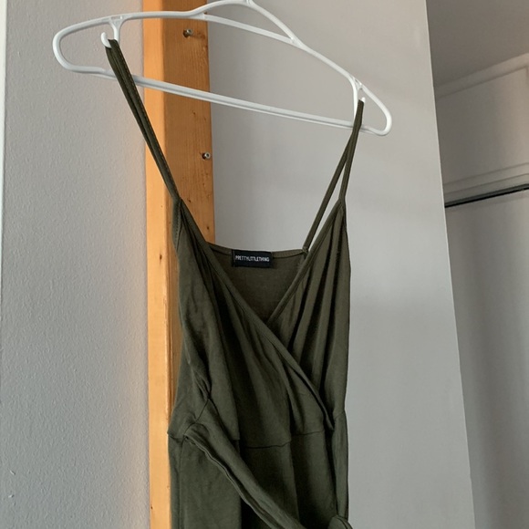 BNWT PRETTYLITTLETHING  Khaki Strappy Jersey Wrap Tie Waist Jumpsuit SZ … - Picture 8 of 8